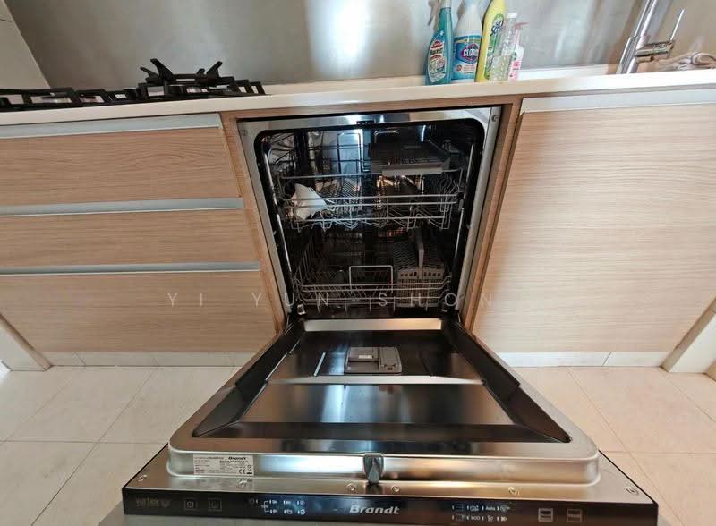 The Azure, 201 Ocean Drive, Harbourfront / Telok Blangah, 3 Bedrooms, 1,711 sqft, Condominium For Rent, by Yi Yun Shone Zhang, 500263646 - Kitchen - PropertyGuru.com.sg