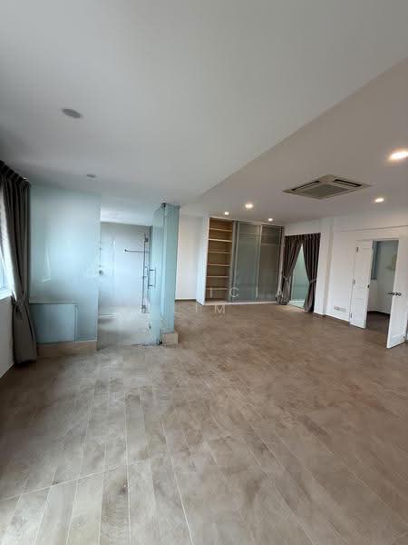 Newly renovated 2/s with basement Semi D with huge land of over 8000sf. 4+3rms, Thomson green, Ang Mo Kio / Bishan / Thomson, 4 Bedrooms, 4,000 sqft, Semi-Detached House For Rent, by Patricia Lim, 500263648 - PropertyGuru.com.sg