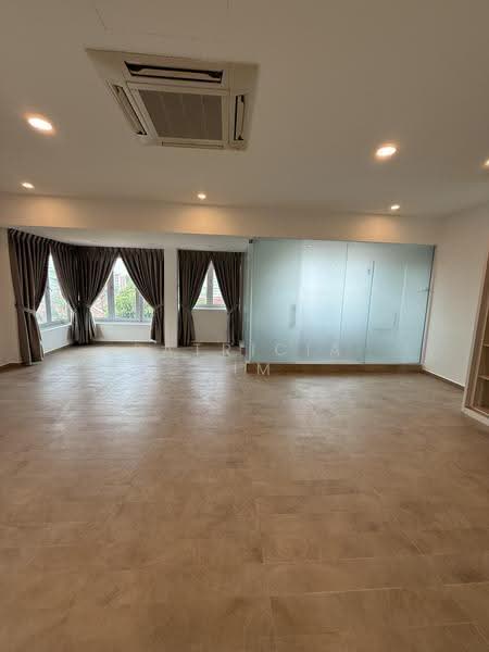 Newly renovated 2/s with basement Semi D with huge land of over 8000sf. 4+3rms, Thomson green, Ang Mo Kio / Bishan / Thomson, 4 Bedrooms, 4,000 sqft, Semi-Detached House For Rent, by Patricia Lim, 500263648 - PropertyGuru.com.sg