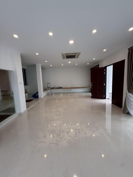 Newly renovated 2/s with basement Semi D with huge land of over 8000sf. 4+3rms, Thomson green, Ang Mo Kio / Bishan / Thomson, 4 Bedrooms, 4,000 sqft, Semi-Detached House For Rent, by Patricia Lim, 500263648 - PropertyGuru.com.sg