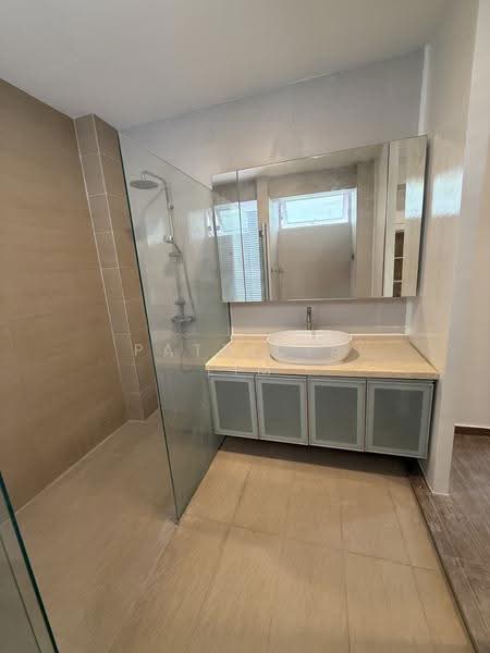 Newly renovated 2/s with basement Semi D with huge land of over 8000sf. 4+3rms, Thomson green, Ang Mo Kio / Bishan / Thomson, 4 Bedrooms, 4,000 sqft, Semi-Detached House For Rent, by Patricia Lim, 500263648 - PropertyGuru.com.sg