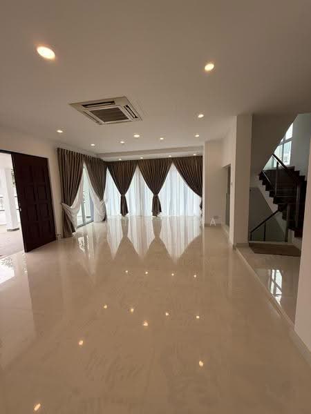 Newly renovated 2/s with basement Semi D with huge land of over 8000sf. 4+3rms, Thomson green, Ang Mo Kio / Bishan / Thomson, 4 Bedrooms, 4,000 sqft, Semi-Detached House For Rent, by Patricia Lim, 500263648 - PropertyGuru.com.sg