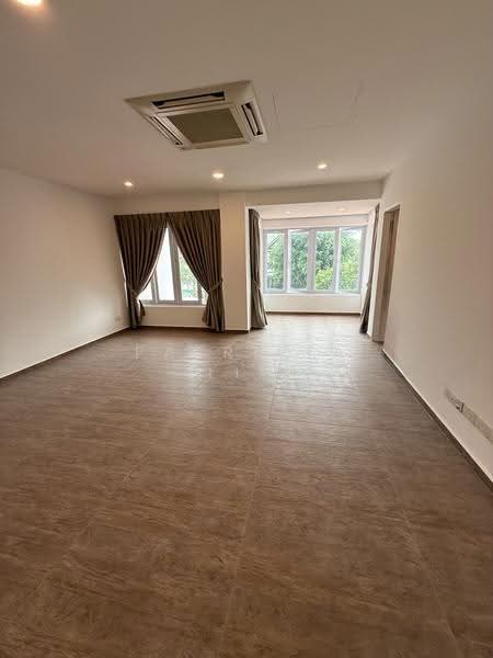 Newly renovated 2/s with basement Semi D with huge land of over 8000sf. 4+3rms, Thomson green, Ang Mo Kio / Bishan / Thomson, 4 Bedrooms, 4,000 sqft, Semi-Detached House For Rent, by Patricia Lim, 500263648 - PropertyGuru.com.sg