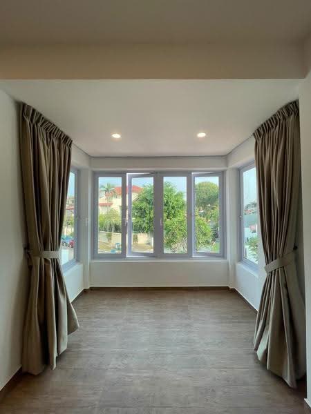 Newly renovated 2/s with basement Semi D with huge land of over 8000sf. 4+3rms, Thomson green, Ang Mo Kio / Bishan / Thomson, 4 Bedrooms, 4,000 sqft, Semi-Detached House For Rent, by Patricia Lim, 500263648 - PropertyGuru.com.sg