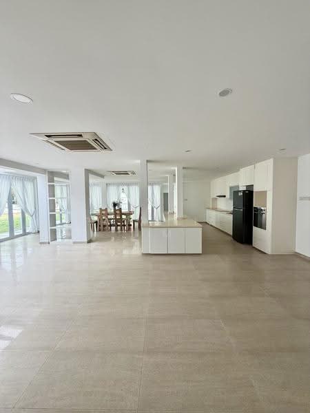 Newly renovated 2/s with basement Semi D with huge land of over 8000sf. 4+3rms, Thomson green, Ang Mo Kio / Bishan / Thomson, 4 Bedrooms, 4,000 sqft, Semi-Detached House For Rent, by Patricia Lim, 500263648 - Kitchen - PropertyGuru.com.sg