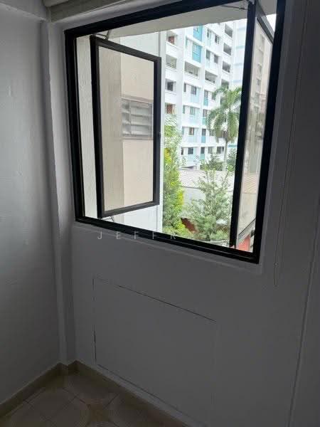 144 Bukit Batok West Avenue 6, 144 Bukit Batok West Avenue 6, Dairy Farm / Bukit Panjang / Choa Chu Kang, Room Rental, 200 sqft, HDB Flat For Rent, by Jeffrey Lee, 500263652 - Balcony - PropertyGuru.com.sg