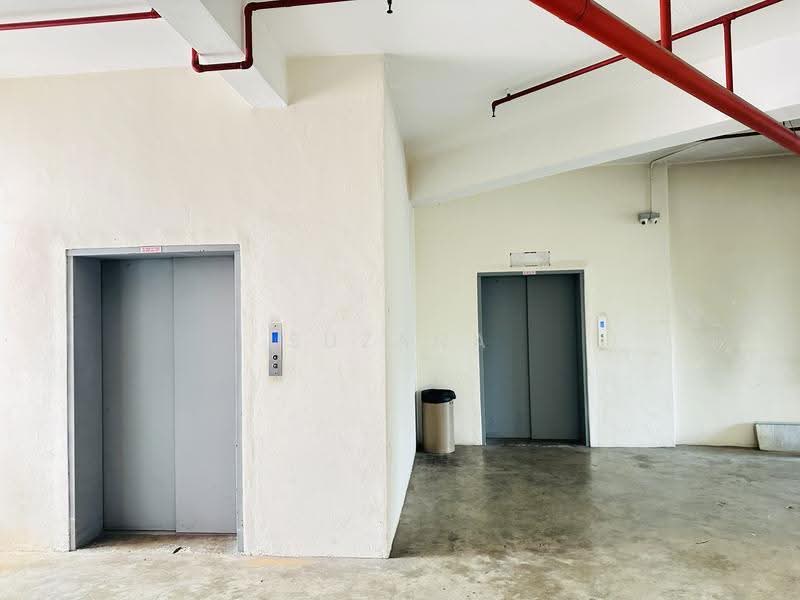 Betime Building, 246 MacPherson Road, Macpherson / Potong Pasir, 1,873 sqft, Light Industrial (B1) For Sale, by Suzana Sulong, 500263657 - Unit entrance facing cargo lift - CommercialGuru.com.sg