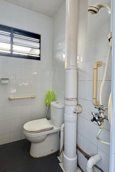 440 Ang Mo Kio Avenue 10, 440 Ang Mo Kio Avenue 10, Ang Mo Kio / Bishan / Thomson, 2 Bedrooms, 721 sqft, HDB Flat For Rent, by Clara Koh, 500263667 - Bathroom - PropertyGuru.com.sg