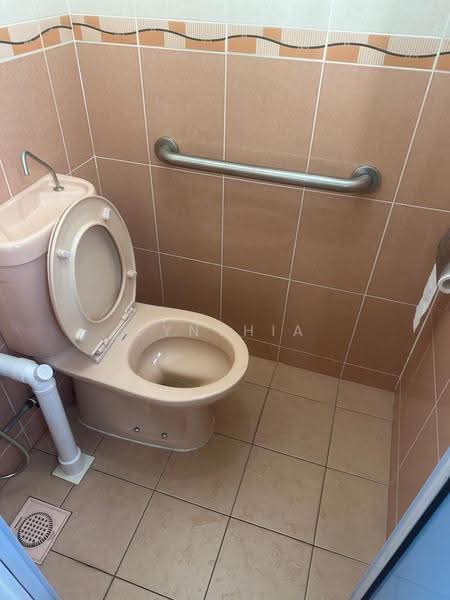 Blk 32 Holland Close, Holland Close, Room Rental, 100 sqft, HDB Flat For Rent, by Cynthia Kok, 500263680 - Bathroom - PropertyGuru.com.sg