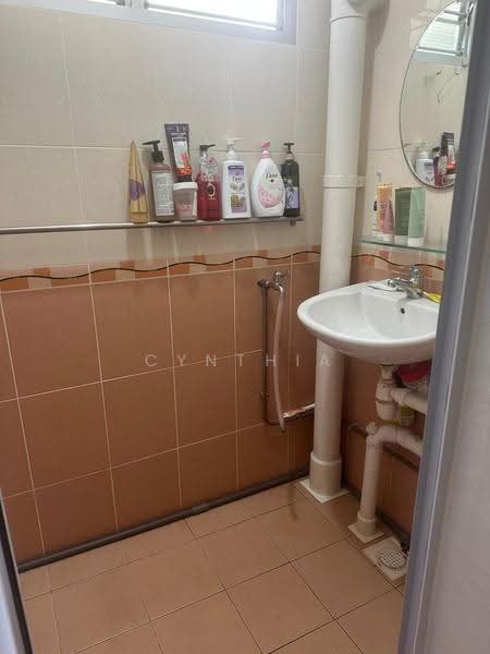 Blk 32 Holland Close, Holland Close, Room Rental, 100 sqft, HDB Flat For Rent, by Cynthia Kok, 500263680 - Bathroom - PropertyGuru.com.sg