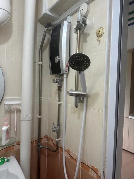 Blk 32 Holland Close, Holland Close, Room Rental, 100 sqft, HDB Flat For Rent, by Cynthia Kok, 500263680 - Bathroom - PropertyGuru.com.sg