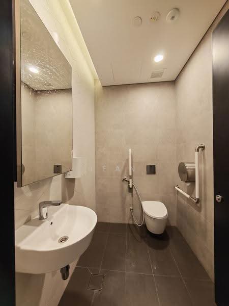 Hong Kong Street, Hong Kong Street, Boat Quay / Raffles Place / Marina, 1,751 sqft, Office For Rent, by Jean Goh, 500263690 - Bathroom - CommercialGuru.com.sg