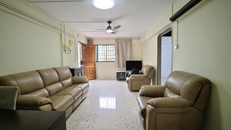 442 Ang Mo Kio Avenue 10, 442 Ang Mo Kio Avenue 10, Ang Mo Kio / Bishan / Thomson, 3 Bedrooms, 990 sqft, HDB Flat For Rent, by Chris Chua, 500263696 - Living Room - PropertyGuru.com.sg