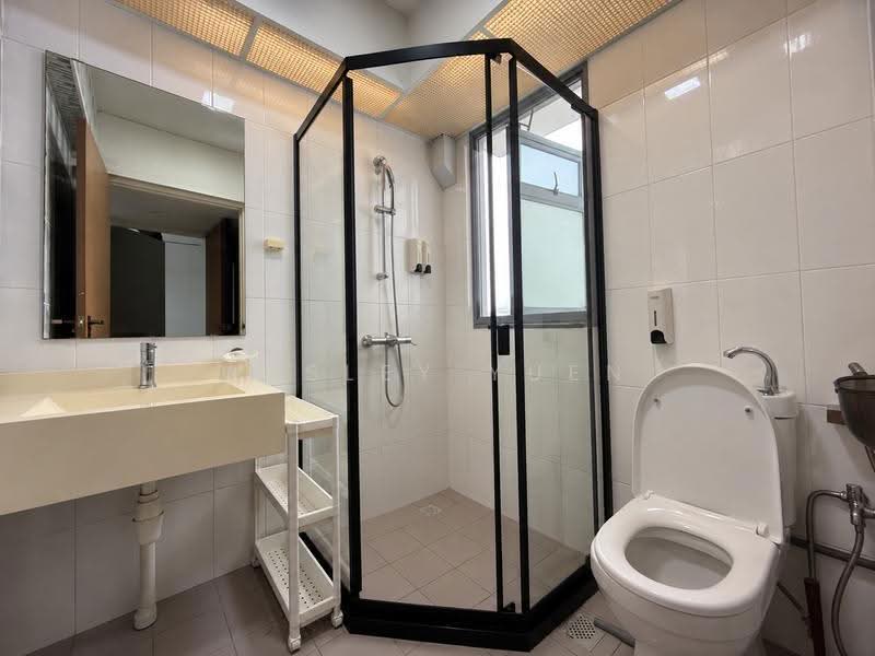 53 Strathmore Avenue, 53 Strathmore Avenue, Alexandra / Commonwealth, 2 Bedrooms, 667 sqft, HDB Flat For Sale, by Wesley Yuen, 500263699 - Bathroom - PropertyGuru.com.sg