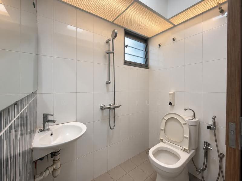 53 Strathmore Avenue, 53 Strathmore Avenue, Alexandra / Commonwealth, 2 Bedrooms, 667 sqft, HDB Flat For Sale, by Wesley Yuen, 500263699 - Bathroom - PropertyGuru.com.sg