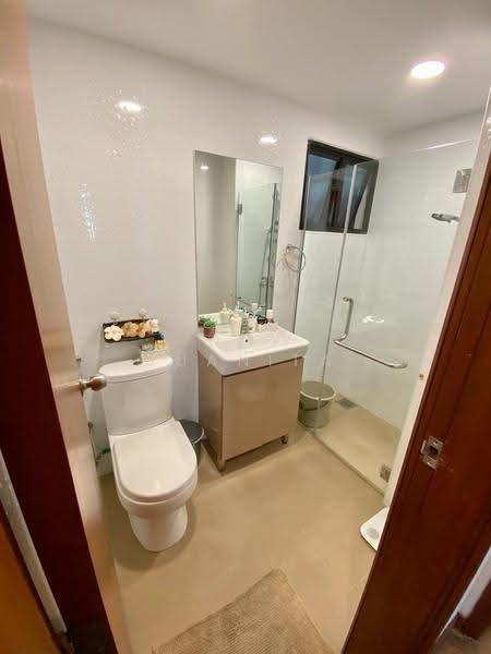 Harbourlights, 66 Telok Blangah Road, Harbourfront / Telok Blangah, 2 Bedrooms, 818 sqft, Apartment For Sale, by Juanita Quek, 500263702 - Bathroom - PropertyGuru.com.sg