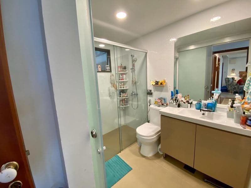 Harbourlights, 66 Telok Blangah Road, Harbourfront / Telok Blangah, 2 Bedrooms, 818 sqft, Apartment For Sale, by Juanita Quek, 500263702 - Bathroom - PropertyGuru.com.sg