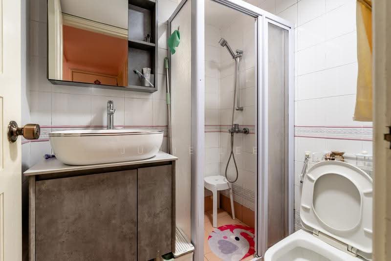 Symphony Heights, 33 Hume Avenue, Clementi Park / Upper Bukit Timah, 2 Bedrooms, 990 sqft, Condominium For Sale, by Junie Lee, 500263703 - Bathroom - PropertyGuru.com.sg