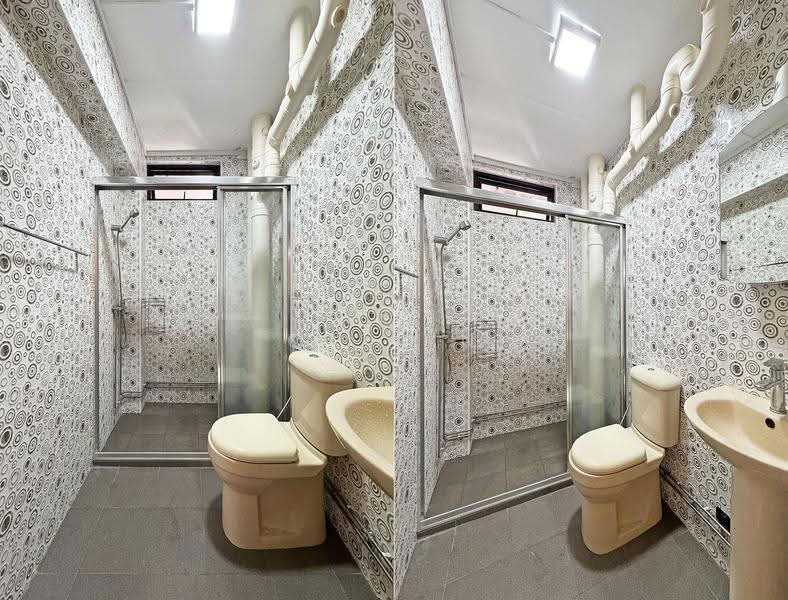 647 Jurong West Street 61, 647 Jurong West Street 61, Boon Lay / Jurong / Tuas, 3 Bedrooms, 1,292 sqft, HDB Flat For Rent, by Calvin Wang, 500263706 - Common-Bathroom - PropertyGuru.com.sg