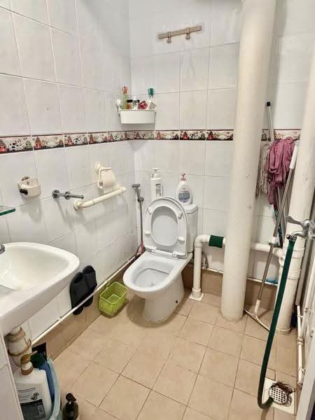 105 Towner Road, 105 Towner Road, Balestier / Toa Payoh, Room Rental, 108 sqft, HDB Flat For Rent, by Young Chng, 500263710 - Bathroom - PropertyGuru.com.sg