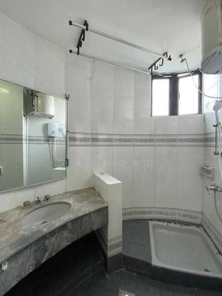 2BR Unit in Siglap, East Coast / Marine Parade, 2 Bedrooms, 1,230 sqft, Apartment For Rent, by Raymond Tay, 500263716 - Bathroom - PropertyGuru.com.sg