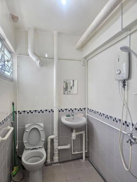 55 Chai Chee Drive, 55 Chai Chee Drive, Bedok / Upper East Coast, 1 Bedroom, 73 sqft, HDB Flat For Rent, by Ann Mohd Yusof, 500263725 - Bathroom - PropertyGuru.com.sg