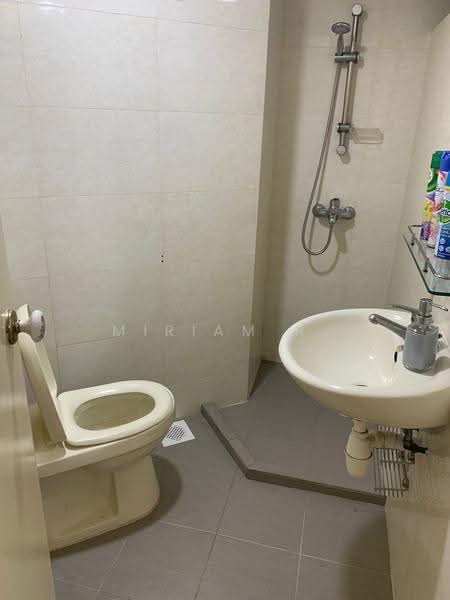 West Bay Condo, 56 West Coast Crescent, Buona Vista / West Coast / Clementi New Town, 3 Bedrooms, 1,217 sqft, Condominium For Sale, by Miriam R. Ng, 500263731 - Bathroom - PropertyGuru.com.sg
