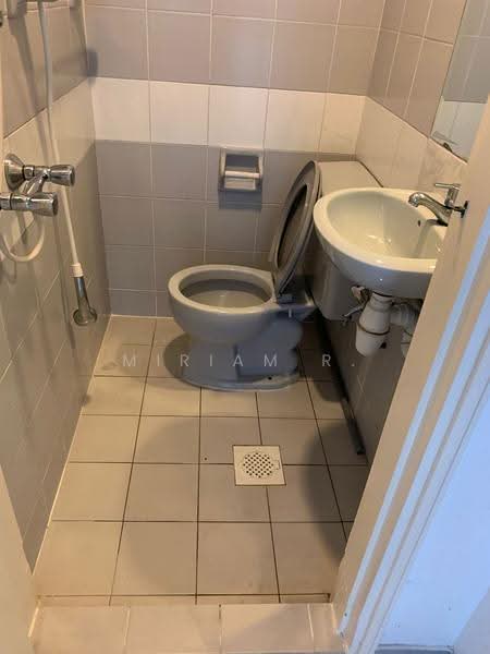 West Bay Condo, 56 West Coast Crescent, Buona Vista / West Coast / Clementi New Town, 3 Bedrooms, 1,217 sqft, Condominium For Sale, by Miriam R. Ng, 500263731 - Bathroom - PropertyGuru.com.sg
