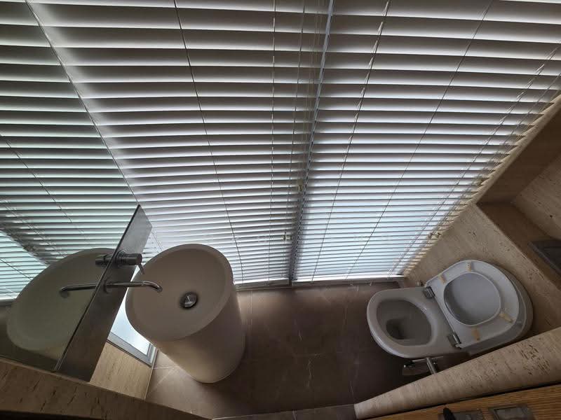 8 Rodyk, 8 Rodyk Street, Orchard / River Valley, 3 Bedrooms, 3,294 sqft, Condominium For Rent, by George Eng, 500263733 - Bathroom - PropertyGuru.com.sg