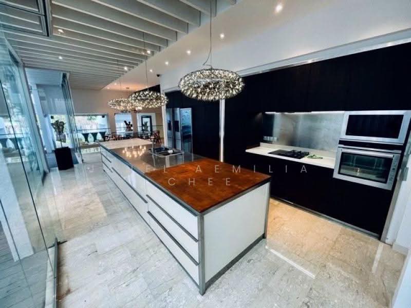 D16 | FREEHOLD SEMI-D WITH POOL - Radiant, Roomy, Ready When You Are, Bedok / Upper East Coast, 6 Bedrooms, 5,000 sqft, Semi-Detached House For Sale, by Janel Aemilia Chee, 500263734 - Kitchen - PropertyGuru.com.sg