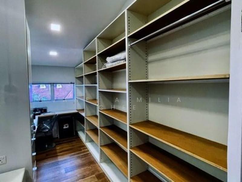D16 | FREEHOLD SEMI-D WITH POOL - Radiant, Roomy, Ready When You Are, Bedok / Upper East Coast, 6 Bedrooms, 5,000 sqft, Semi-Detached House For Sale, by Janel Aemilia Chee, 500263734 - Study - PropertyGuru.com.sg
