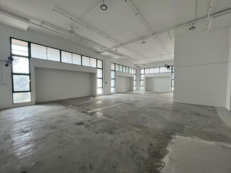 Pantech Business Hub, 192 Pandan Loop, Buona Vista / West Coast / Clementi New Town, 1,970 sqft, Factory / Workshop (B2) For Rent, by Angie Ng, 500263745 - CommercialGuru.com.sg