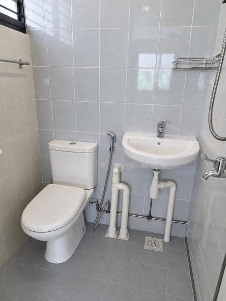 124 Mcnair Road, 124 Mcnair Road, Balestier / Toa Payoh, 3 Bedrooms, 1,023 sqft, HDB Flat For Sale, by Rayson Cheong, 500263754 - Bathroom - PropertyGuru.com.sg