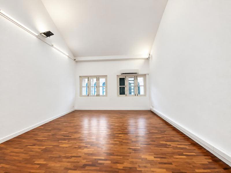 High-Ceiling Shophouse Office Near Chinatown MRT, Trengganu Street, Pagoda Street, Temple Street, Chinatown / Tanjong Pagar, 785 sqft, Shop / Shophouse For Rent, by Perry Siow, 500263756 - Interior - CommercialGuru.com.sg