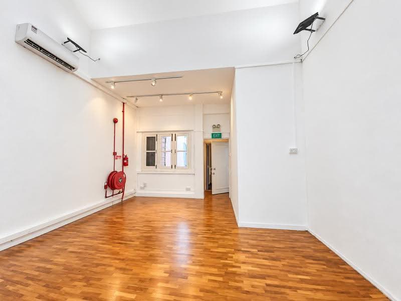 High-Ceiling Shophouse Office Near Chinatown MRT, Trengganu Street, Pagoda Street, Temple Street, Chinatown / Tanjong Pagar, 785 sqft, Shop / Shophouse For Rent, by Perry Siow, 500263756 - Interior - CommercialGuru.com.sg