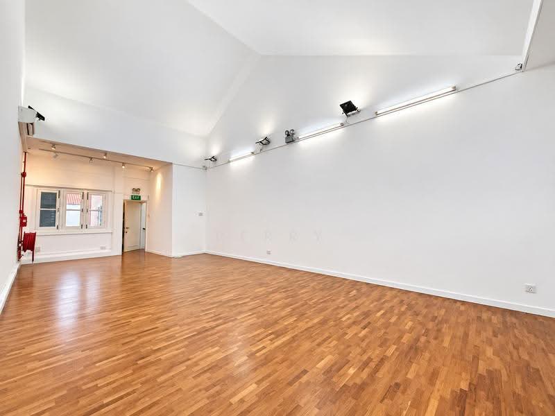 High-Ceiling Shophouse Office Near Chinatown MRT, Trengganu Street, Pagoda Street, Temple Street, Chinatown / Tanjong Pagar, 785 sqft, Shop / Shophouse For Rent, by Perry Siow, 500263756 - Interior - CommercialGuru.com.sg