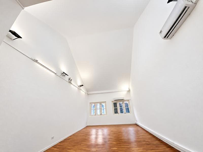 High-Ceiling Shophouse Office Near Chinatown MRT, Trengganu Street, Pagoda Street, Temple Street, Chinatown / Tanjong Pagar, 785 sqft, Shop / Shophouse For Rent, by Perry Siow, 500263756 - Interior - CommercialGuru.com.sg