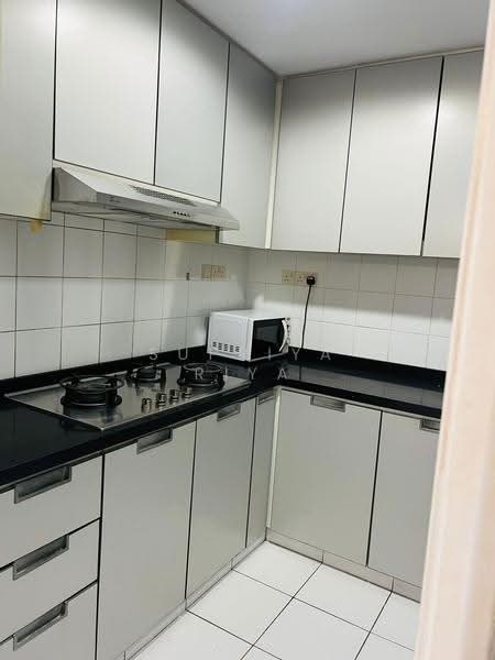 The Esparis, 9 Pasir Ris Drive 4, Pasir Ris / Tampines, 3 Bedrooms, 1,185 sqft, Condominium For Sale, by Supriya Riya, 500263769 - Kitchen - PropertyGuru.com.sg