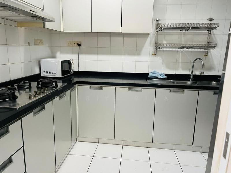 The Esparis, 9 Pasir Ris Drive 4, Pasir Ris / Tampines, 3 Bedrooms, 1,185 sqft, Condominium For Sale, by Supriya Riya, 500263769 - Kitchen - PropertyGuru.com.sg