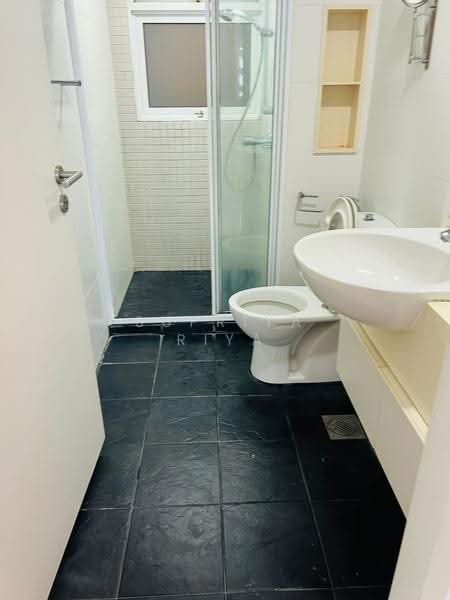 The Esparis, 9 Pasir Ris Drive 4, Pasir Ris / Tampines, 3 Bedrooms, 1,185 sqft, Condominium For Sale, by Supriya Riya, 500263769 - Bathroom - PropertyGuru.com.sg
