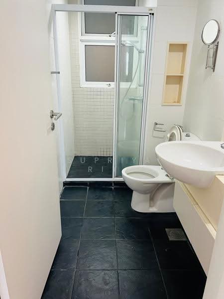 The Esparis, 9 Pasir Ris Drive 4, Pasir Ris / Tampines, 3 Bedrooms, 1,185 sqft, Condominium For Sale, by Supriya Riya, 500263769 - Bathroom - PropertyGuru.com.sg