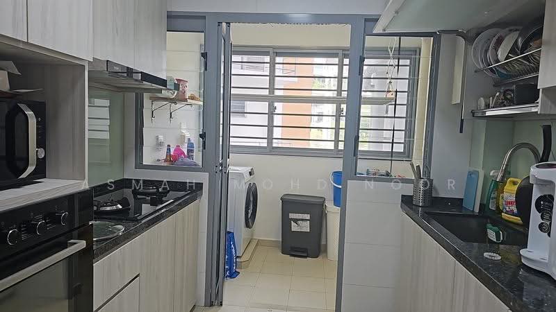 684D Edgedale Plains, 684D Edgedale Plains, Hougang / Punggol / Sengkang, 2 Bedrooms, 1,001 sqft, HDB Flat For Rent, by Asmah Mohd Noor, 500263773 - Kitchen - PropertyGuru.com.sg