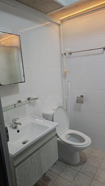 684D Edgedale Plains, 684D Edgedale Plains, Hougang / Punggol / Sengkang, 2 Bedrooms, 1,001 sqft, HDB Flat For Rent, by Asmah Mohd Noor, 500263773 - Bathroom - PropertyGuru.com.sg