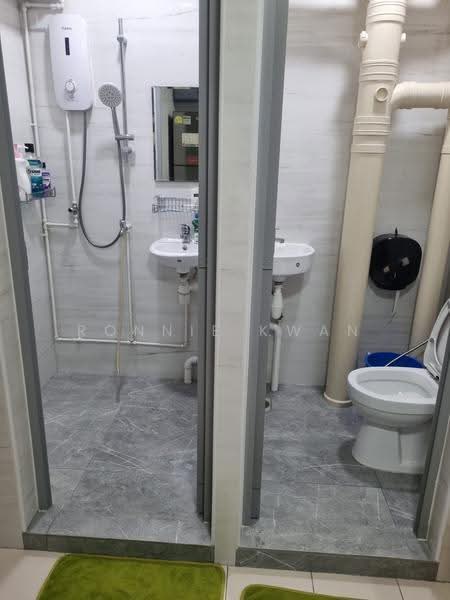 17 Cantonment Close, 17 Cantonment Close, Chinatown / Tanjong Pagar, Room Rental, 150 sqft, HDB Flat For Rent, by Ronnie Kwan, 500263779 - Bathroom - PropertyGuru.com.sg