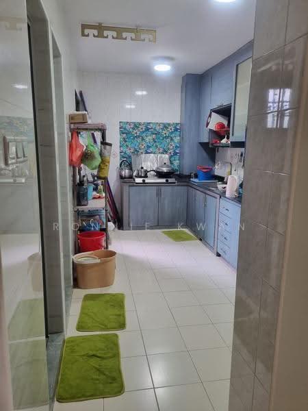 17 Cantonment Close, 17 Cantonment Close, Chinatown / Tanjong Pagar, Room Rental, 150 sqft, HDB Flat For Rent, by Ronnie Kwan, 500263779 - Kitchen - PropertyGuru.com.sg