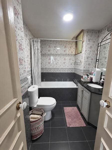 Astoria Park, 32 Lorong Mydin, Eunos / Geylang / Paya Lebar, 2 Bedrooms, 958 sqft, Condominium For Sale, by Lee Siew Wah Edmund, 500263782 - Bathroom - PropertyGuru.com.sg