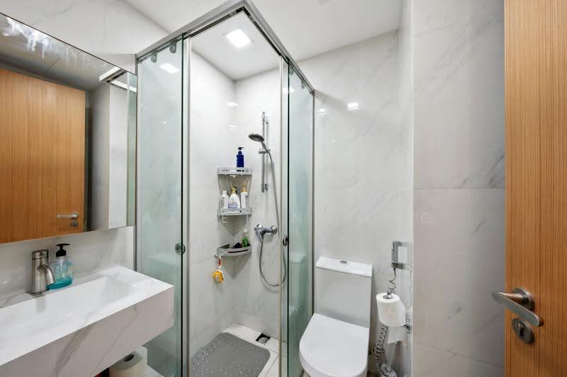 Tre Residences, 7 Geylang East Avenue 1, Eunos / Geylang / Paya Lebar, 4 Bedrooms, 947 sqft, Condominium For Sale, by Katherine Ong, 500263783 - Bathroom - PropertyGuru.com.sg
