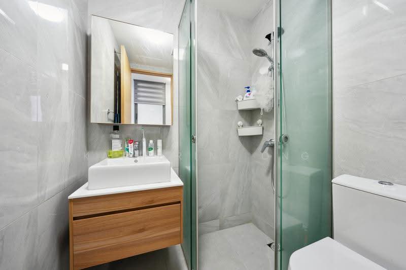 Tre Residences, 7 Geylang East Avenue 1, Eunos / Geylang / Paya Lebar, 4 Bedrooms, 947 sqft, Condominium For Sale, by Katherine Ong, 500263783 - Bathroom - PropertyGuru.com.sg