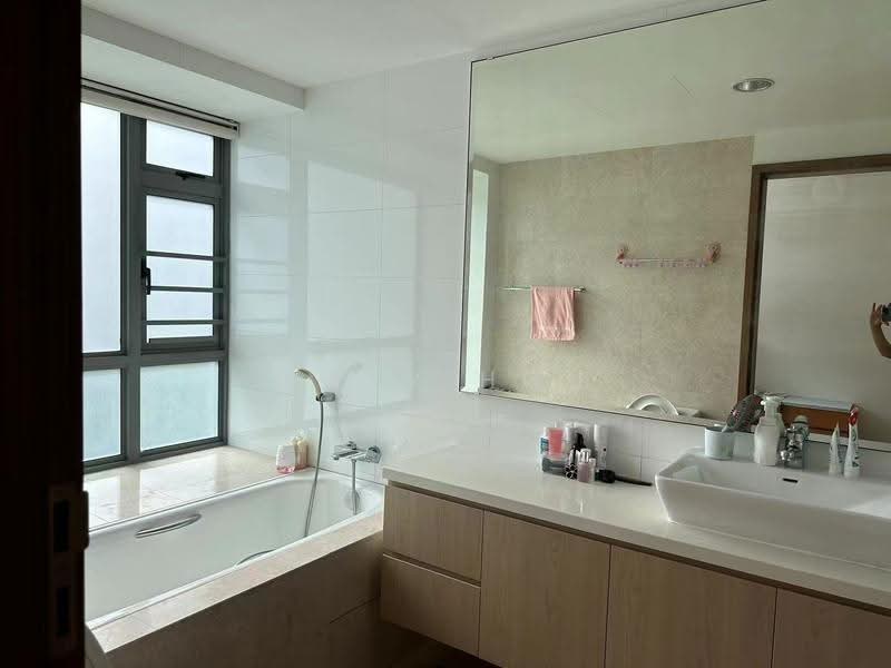 Waterfront Waves, 766 Bedok Reservoir Road, Bedok / Upper East Coast, 4 Bedrooms, 1,517 sqft, Condominium For Sale, by Mary Hou, 500263786 - Bathroom - PropertyGuru.com.sg
