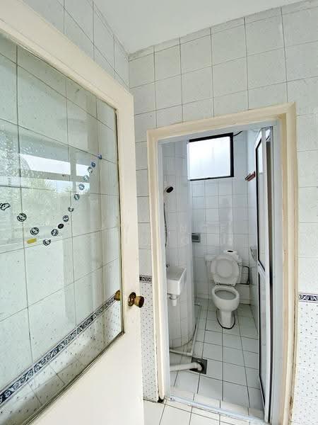 Siglap Center, 55 Siglap Road, East Coast / Marine Parade, 2 Bedrooms, 1,230 sqft, Apartment For Rent, by Lawrence Hong, 500263798 - Bathroom - PropertyGuru.com.sg